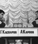 Σαν σήμερα, 9 Νοεμβρίου, το 1985: Ο Γκάρι Κασπάροφ γίνεται σε ηλικία 22 ετών ο νεότερος παγκόσμιος πρωταθλητής στο σκάκι, βάζοντας τέλος στην 22χρονη κυριαρχία του Ανατόλι Καρπόφ, σε αγώνα στη Μόσχα.